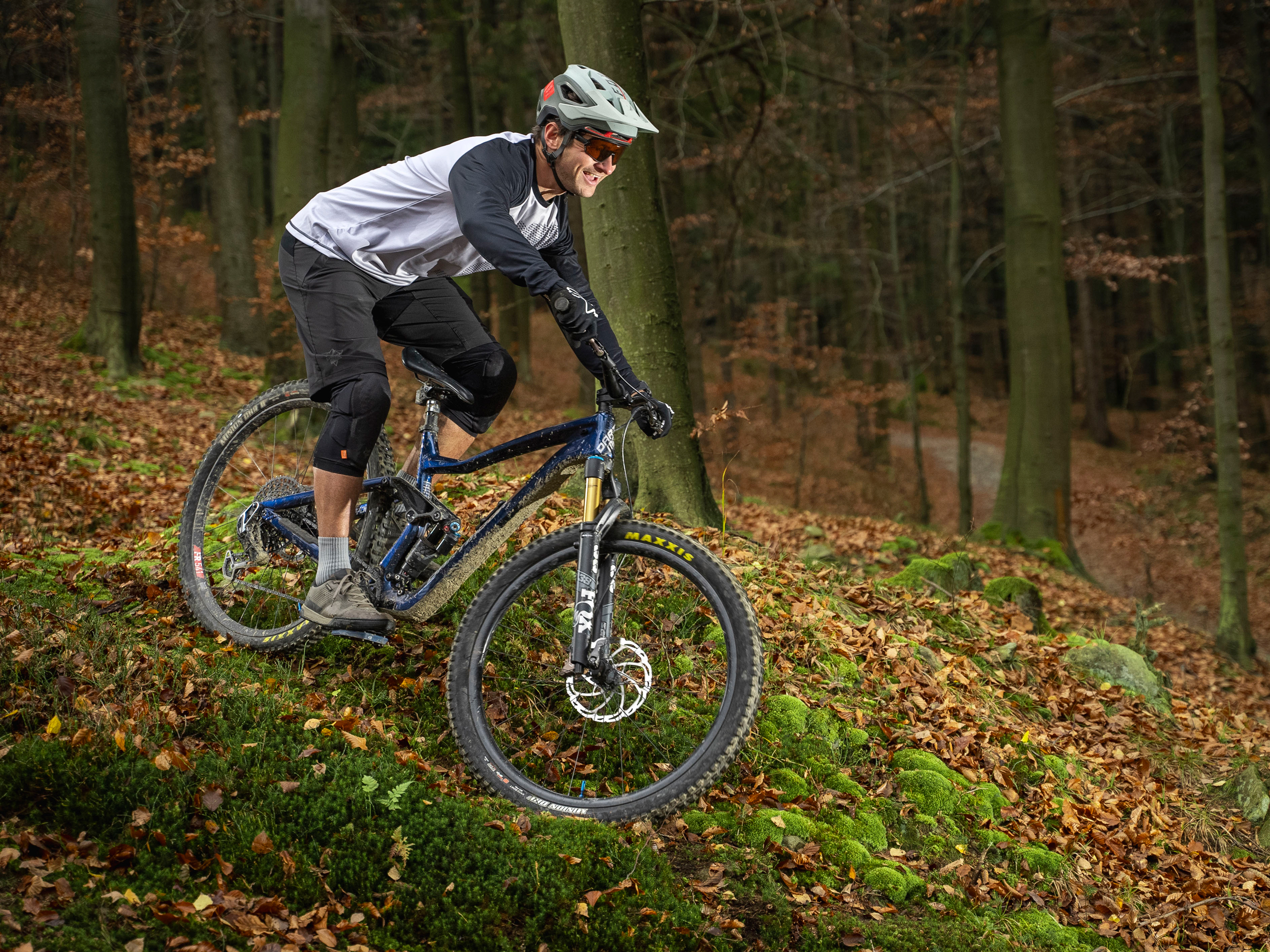 2025_Dartmoor_Soft-Goods_Blackwoof-MTB-Shorts_photo_01