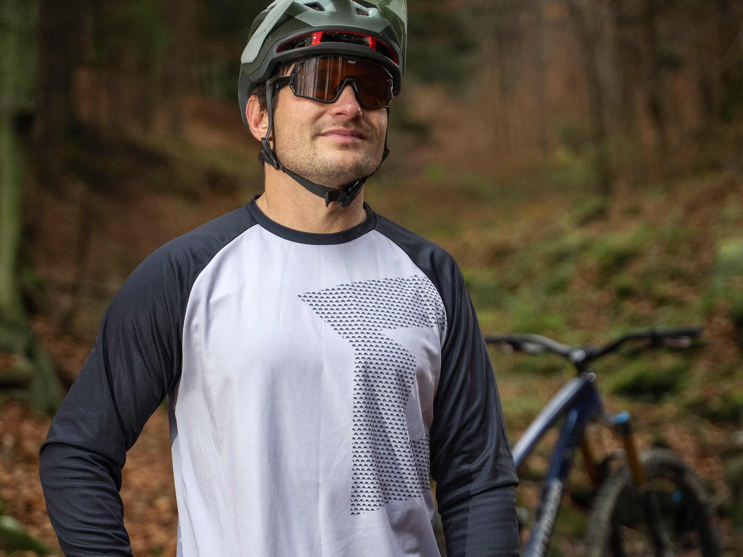 2025_Dartmoor_Soft-Goods_Jersey_Descender_photo_01