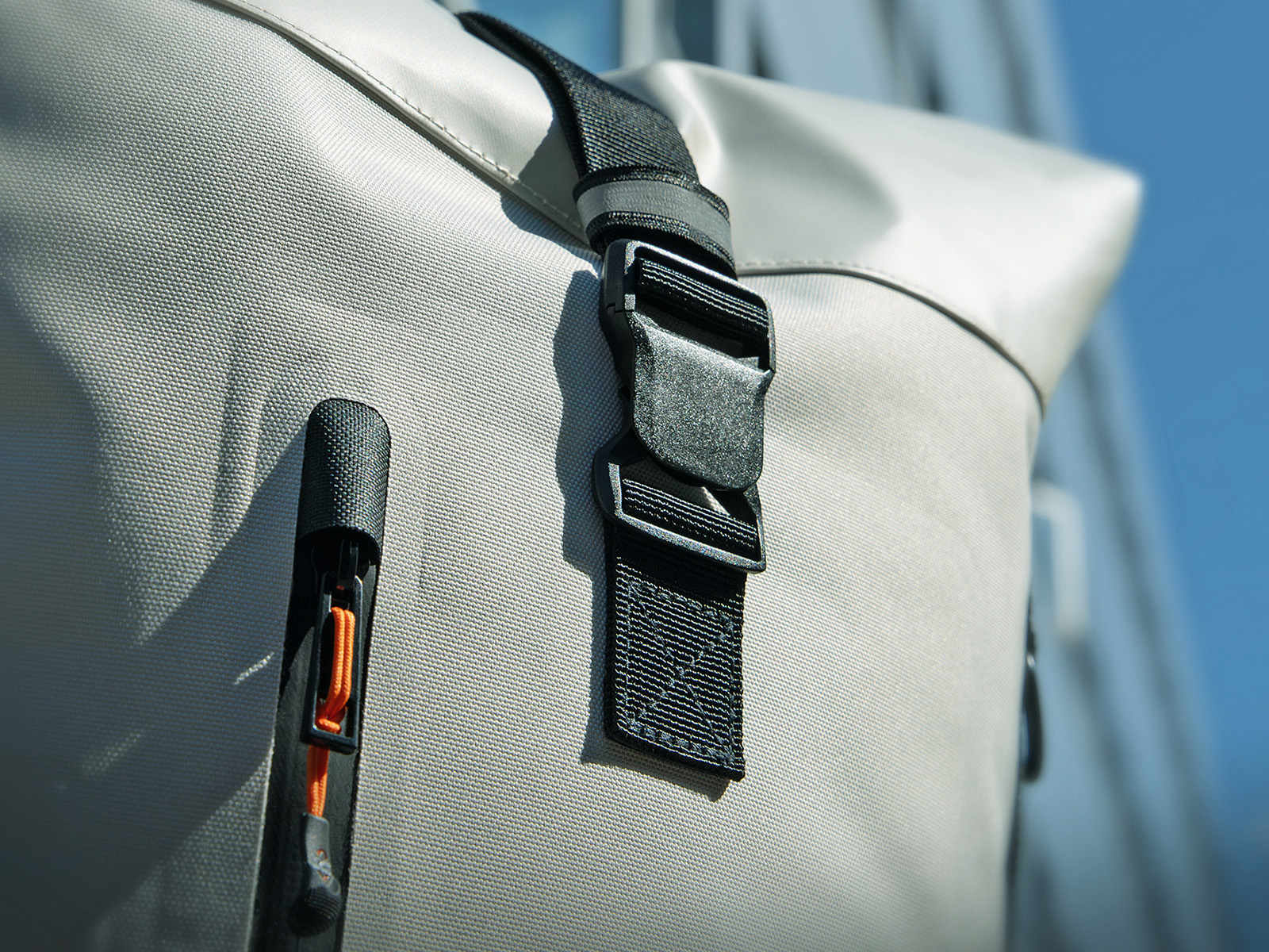 2025_Velo_SKS_RS2715_12096_infinity_urban_sidebag_sand_detail_01_1600x1200